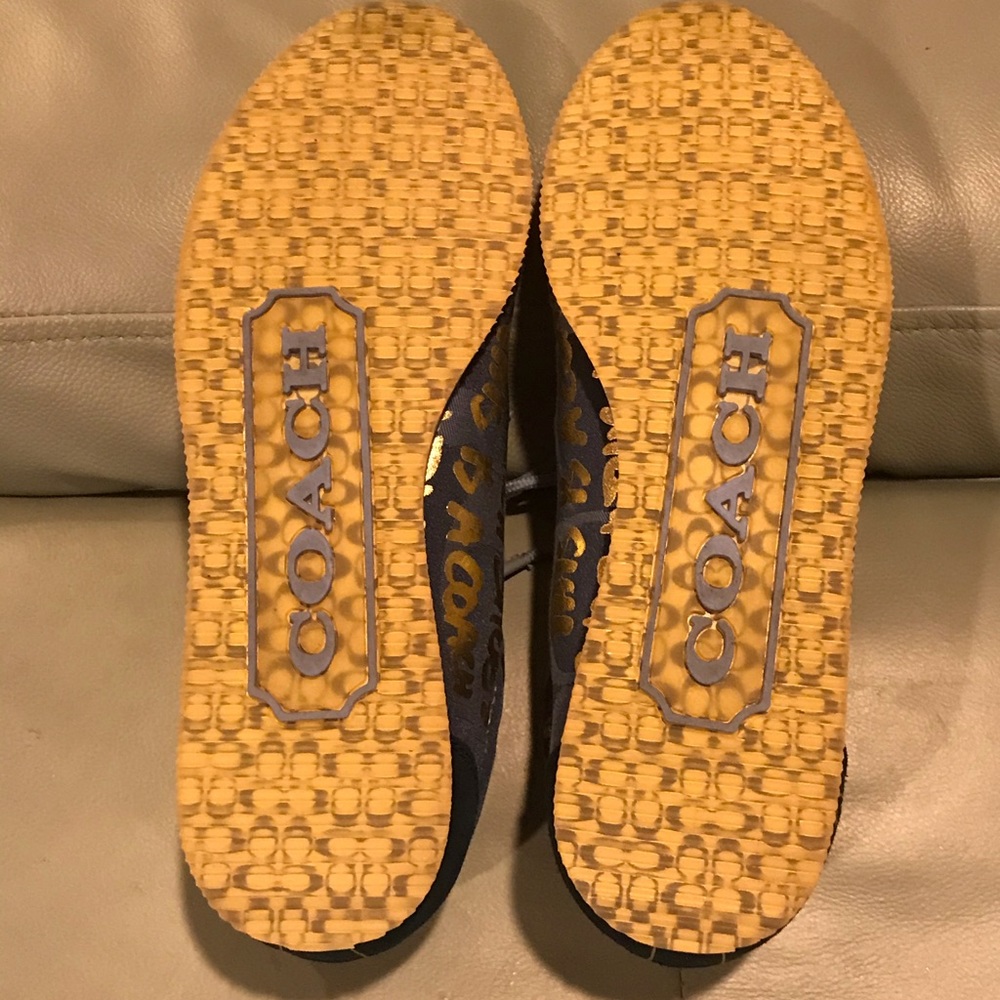Coach classic signature lace up sneakers! ❤️ - Picture 5 of 10